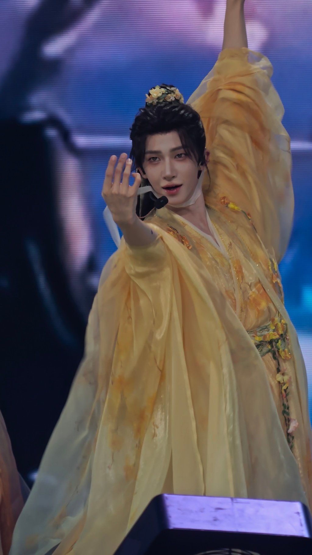#刘宇0824生日快乐##刘宇2026宇宙诗人巡演# 
23号有谁租了vivo200mm的【增距镜】吗？我用400mm的跟你换
P1是南京内场17排17号拍摄效果，P2是北京内场12排8号拍摄效果
​