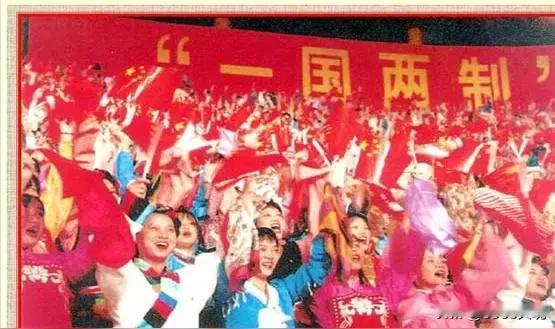 《台海局势迎来转折，祖国统一进程稳步加快》
当前的台海区域，海空全域已完全纳入人民解放军的有效管控范畴。海峡两岸呼唤统一的声浪愈发高涨，祖国实现和平统一的目标近在咫尺，众人期盼已久的庆祝大会已然不再遥远。
