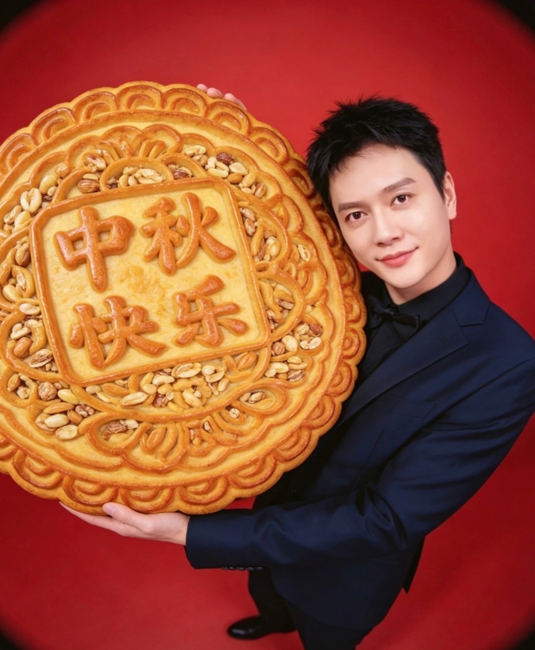 #冯绍峰[超话]##中秋快乐# 
𓌉🥮𓇋 ²⁰²⁶/₀₉.₂₅  •‿•✿ᵕ̈
“岁岁中秋，岁岁安澜。” ​