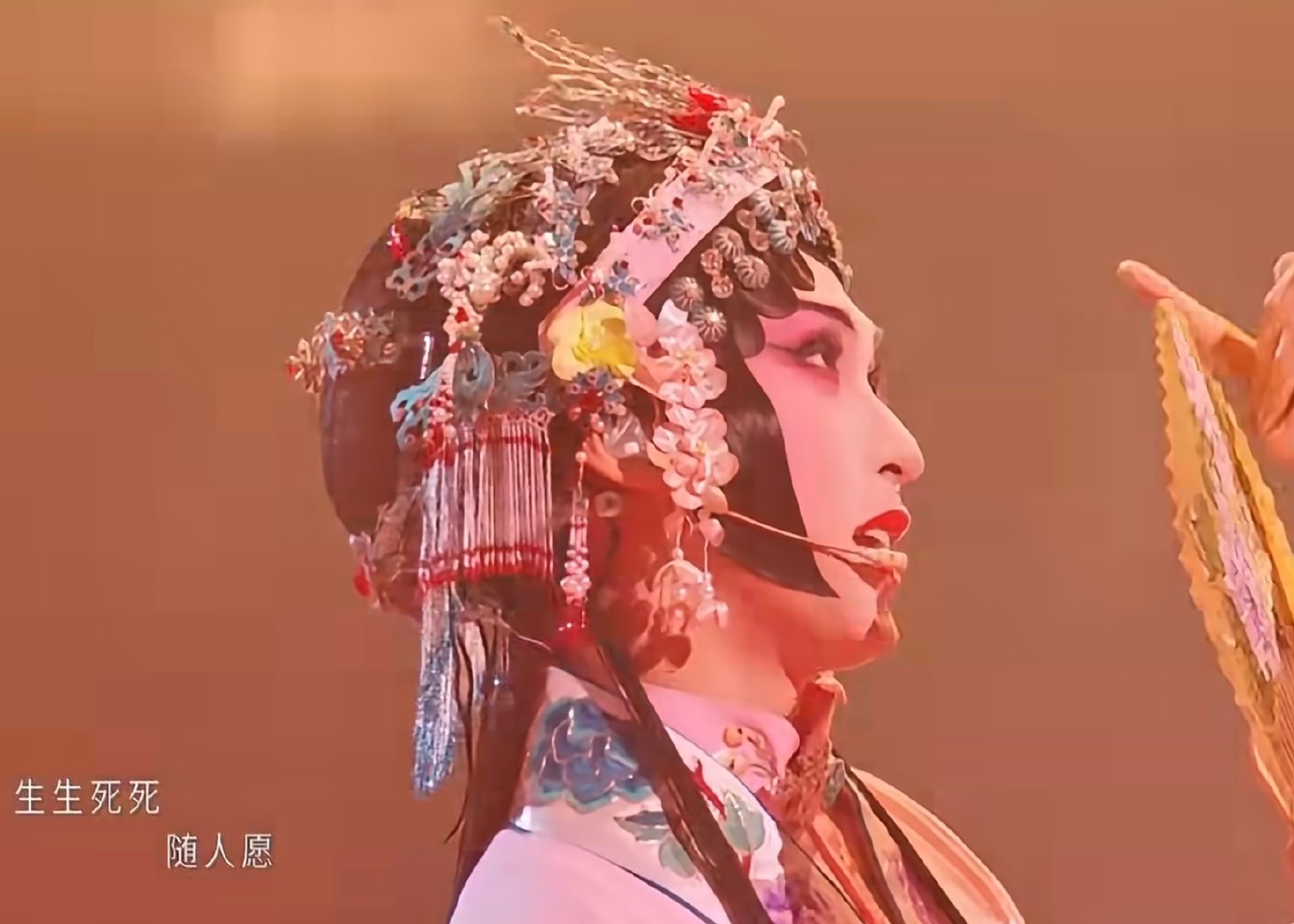 #唐九洲戏曲女装扮相#
唐九洲最美上目线​