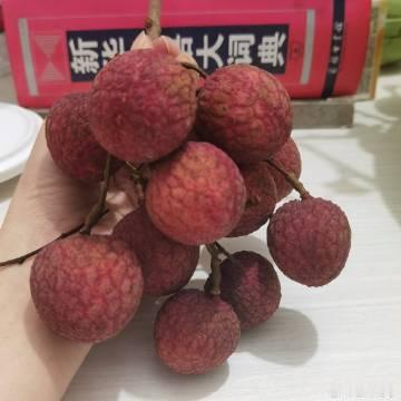 感冒今天才好点，感觉肚子好饿，再也不想所谓的减肥了。早上出门拿朋友送过...