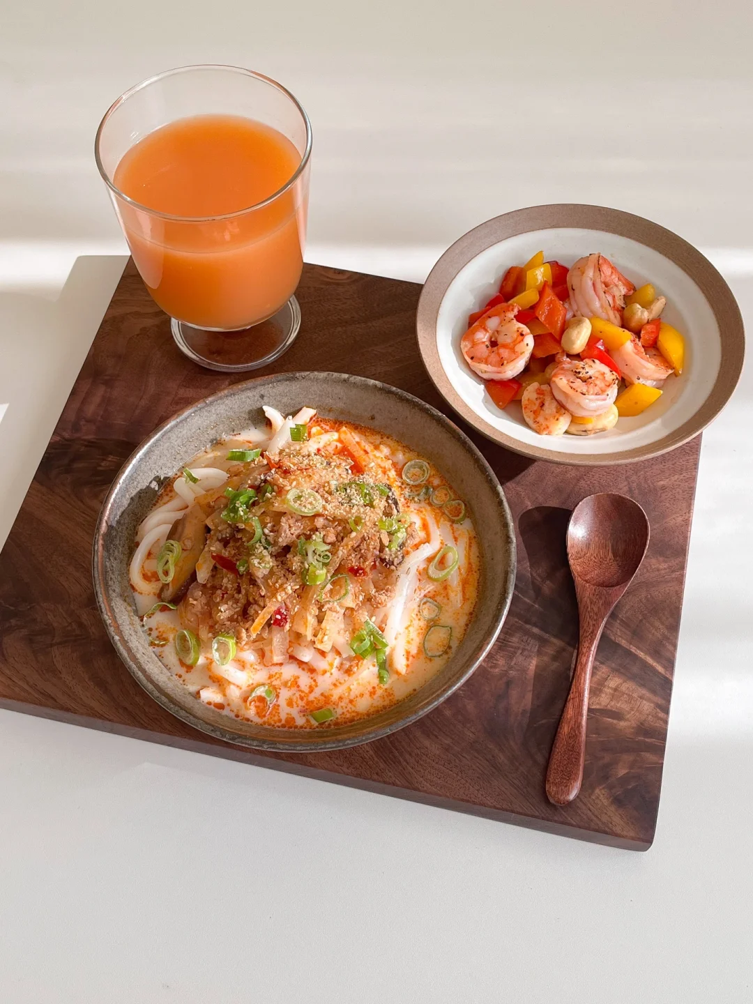 我的冬季餐桌｜豆乳味增辣肉沫乌冬面🥣