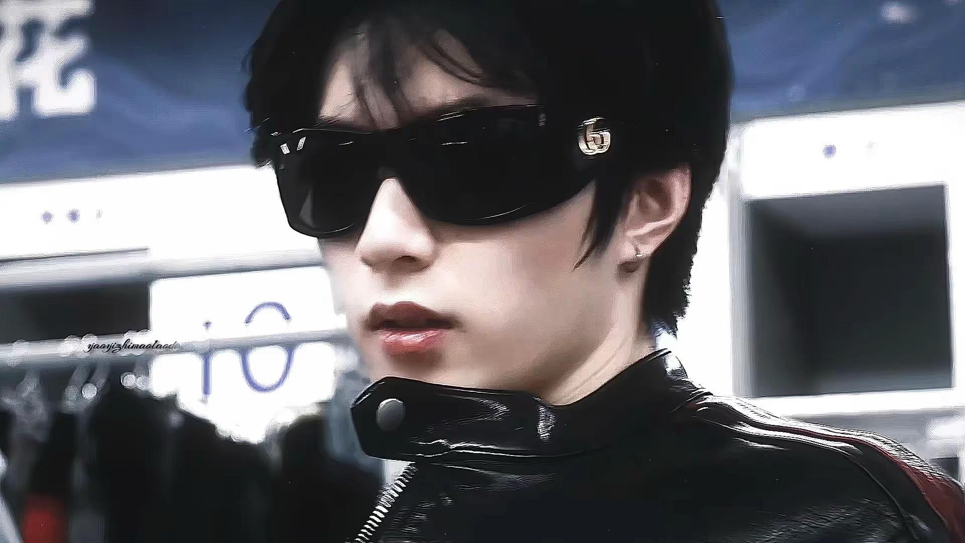 🕶️