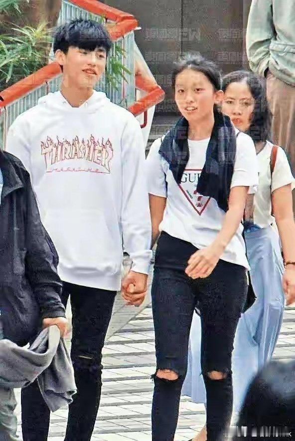 陈奕迅女儿分手后情绪低落，14岁早恋22岁谈过4男友只吃爱情的苦 ​