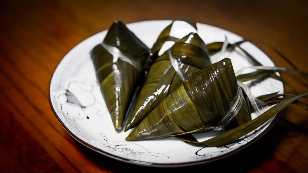 这一天，糯米等到了粽叶的怀抱