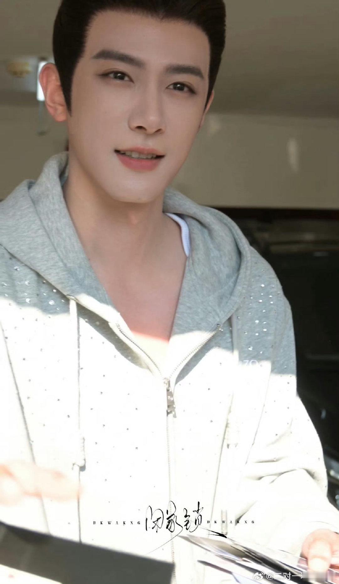 #邓凯珠雀#  dk #邓凯沈青决# 
跨越距离奔赴一场热爱，能喜欢你是我这段时光最大幸运
​