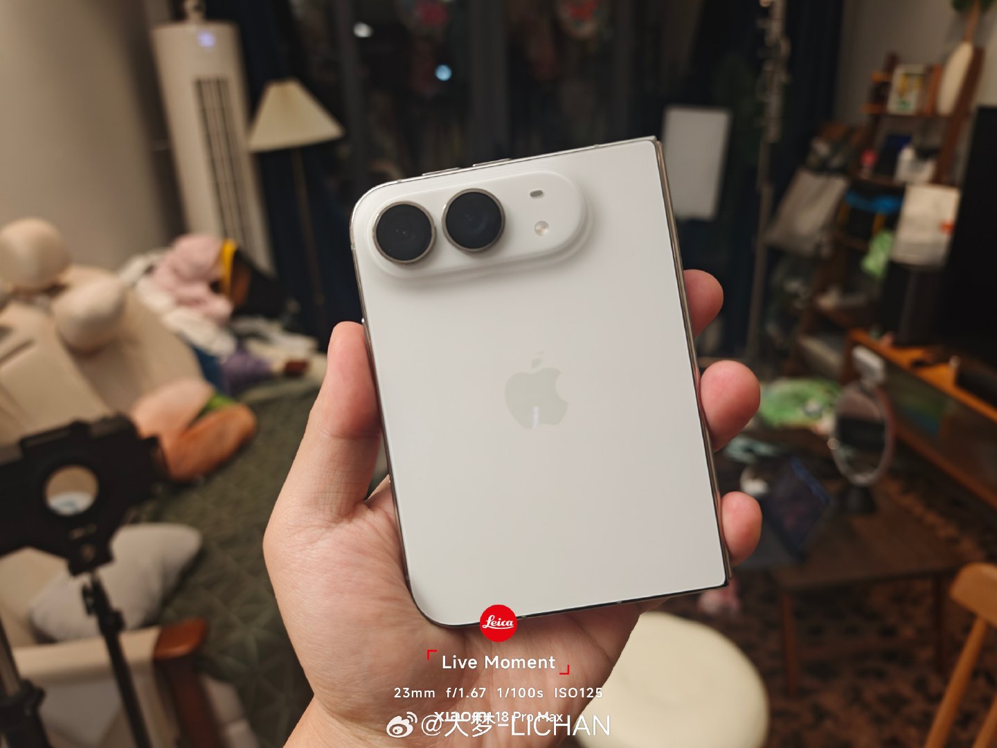 我的iPhoneDuo也到手了，刚刚差点摔了，我都感觉我不配用这么贵的手机，拿在手上颤颤巍巍的[允悲] ​