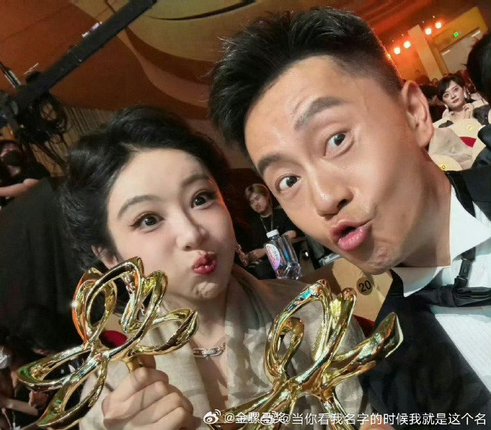 天哪杨紫拿白玉兰视后了！《生命树》白菊演得太好，李雪还拿了最佳导演，捧...