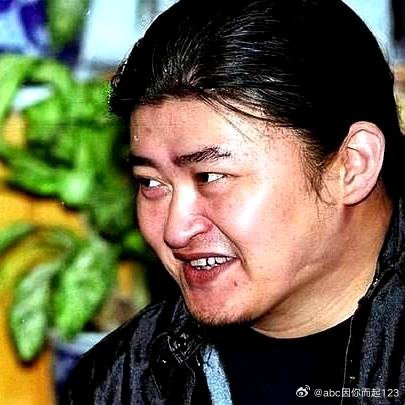 《刘欢刚离开，63岁水均益现状让人揪心，情况比想象中更难》阅读量：12万
点赞量：2430 ​