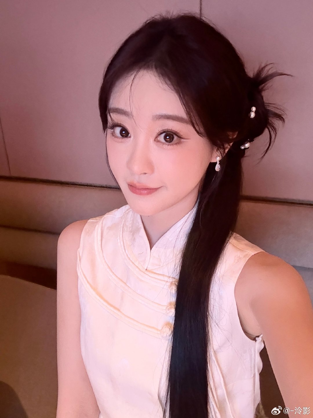 #祝绪丹[超话]#zxd#被祝祝认证的饭撒王是美团# zxd#祝定与你御见东方美# 

祝绪丹国庆快乐，愿秋风送爽，你的日子如星光般明亮温暖。

​