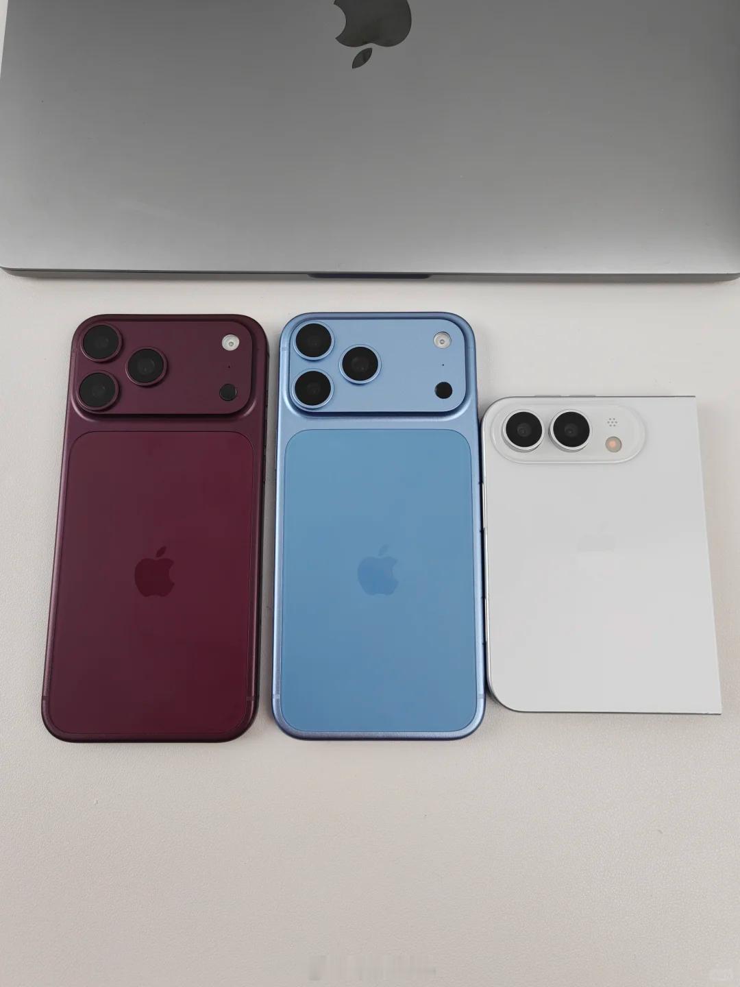 信不信即使iPhone18Pro和折叠屏卖很贵也能卖爆？[吃瓜]

网传18Pro 起步要 9999 大洋，近一万块了，而折叠屏 iPhoneUltra 保守估计也得卖 15000，选个大内存差不多要两万块…
 
但是我觉得会卖很好，因为升级大呀，18ProMax 电池干到了 5400mAh 左右，加上新封装工艺、2nm 的A20Pro 芯片，续航预计提升 ​