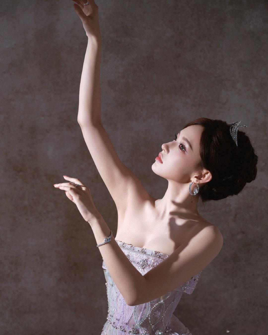 #程潇[超话]# cx#程潇花寂寥# cx#程潇进行曲# 

这里下雪了，你那里呢？我的意思是想你了。

​