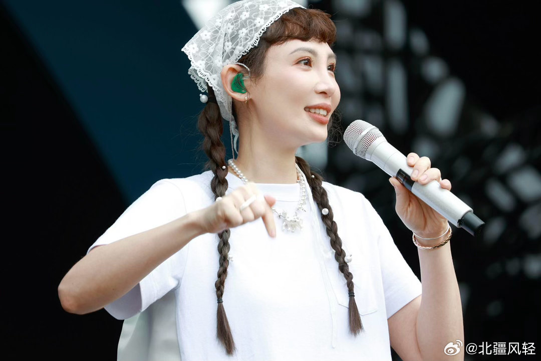 #浪潮音乐大赏有自己的天后宫#💫不局限单一审美，浪潮汇聚四种截然不同的女性声音，证明女性音乐可以有千万种模样。#第四届浪潮音乐大赏# ​