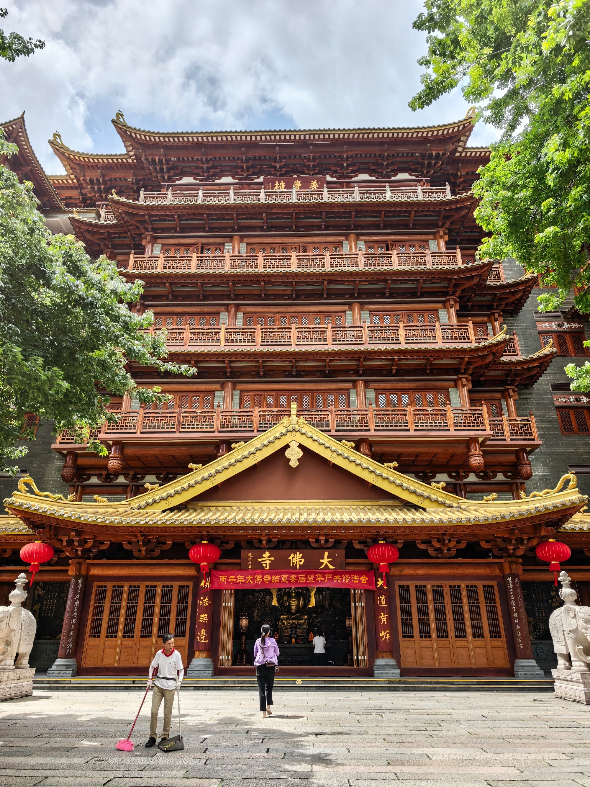 暴走广州一日游，太热了，衣服湿了，就去找空调吹干，然后又湿了住的流花宾...