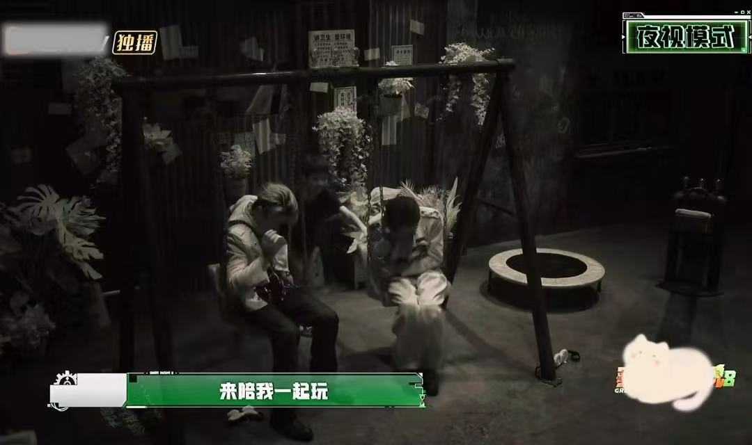 哲远被吓成可云，彭彭先被队友吓到，再被NPC吓。双重暴击让彭彭表情管理直接卸载，站那儿从震惊到放弃。哲远那边还瘫着没起来，这俩人互相吓的连锁反应，密逃最大快乐源泉。#彭昱畅被陈哲远吓又被npc吓##陈哲远被吓成可云了##密室大逃脱# ​