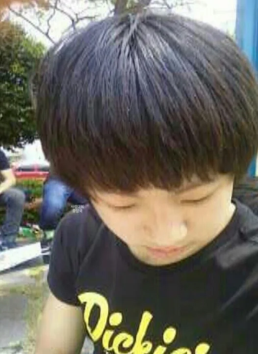 小学生柾国去写生的照片
