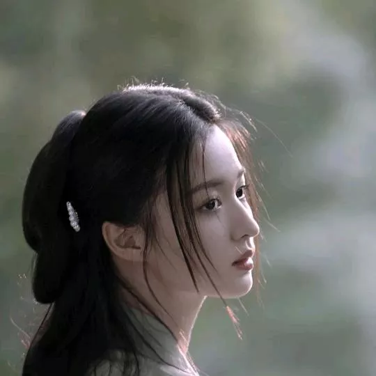 古风美女，清冷如霜，心如止水。