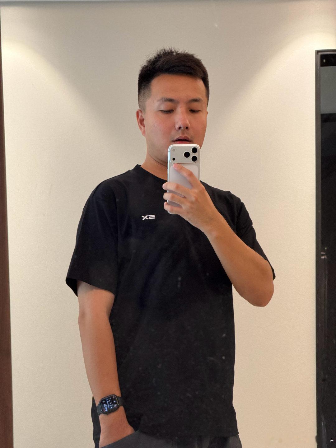 身着韩哥5X开极氪9X，不挑时间做气质男银。[酷][酷]​