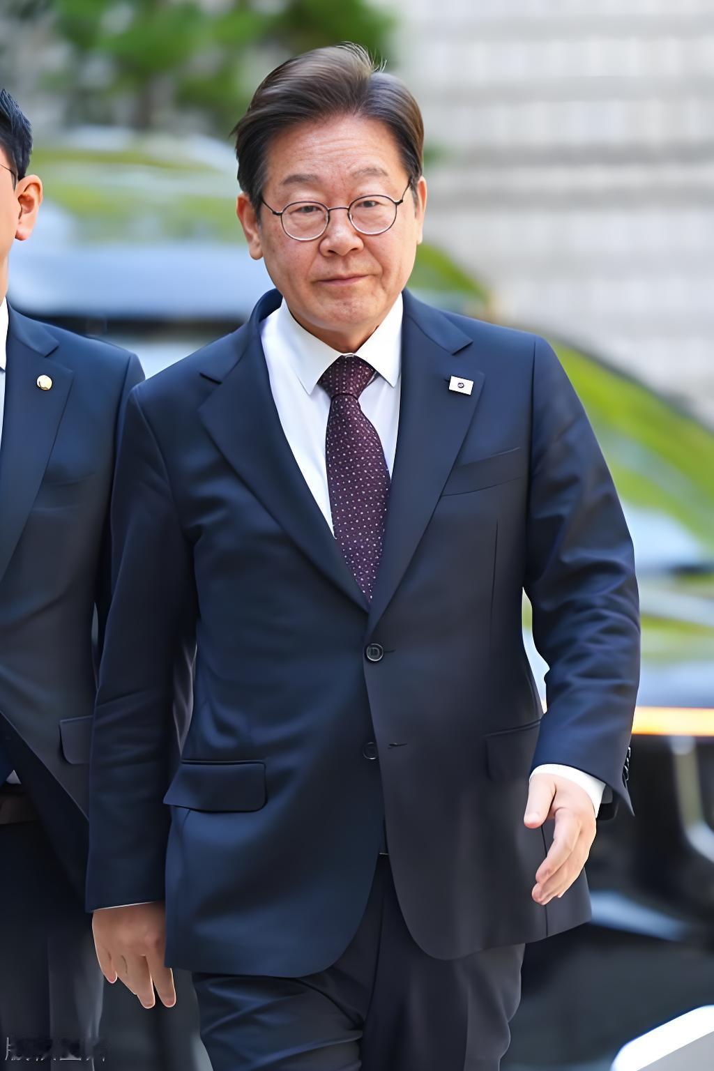 某艺术展意外引发外交层面风波，中方官宣撤展，韩国相关部门火速作出回应，这一系列事件的幕后主导者究竟是谁？不少网友表示：对方嘴上道了歉却始终不肯修改错误名称，这样的做法实在让人难以理解！

原定9月5日举办的第十六届光州双年展，在距开幕仅两天的9月3日，中方策展团队于光州召开发布会，正式宣布全员撤展。