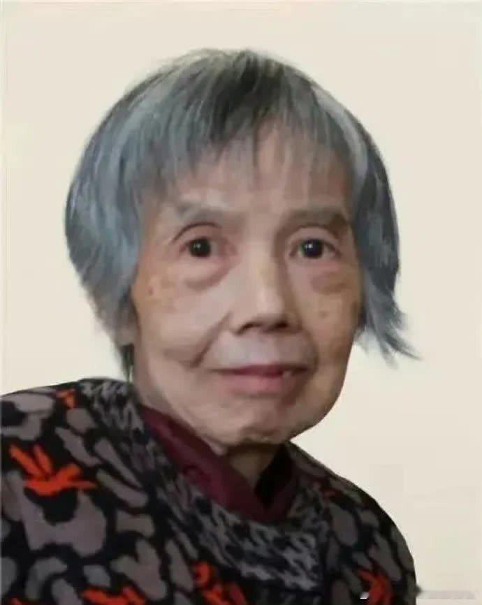 致敬黄令仪女士，中国芯片之母，以智慧与勇气引领科技巨轮前行。她的贡献不仅促进了中国半导体产业的腾飞，也为世界科技界树立了光辉榜样。向这位伟大的女性科学家致敬！ ​