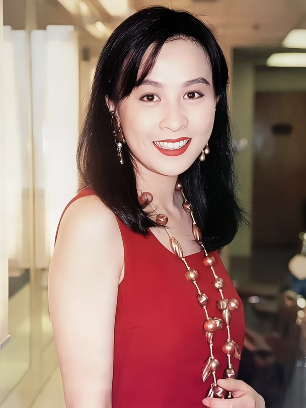 「我是向日葵，脸向阳光，阴影只留给背后」