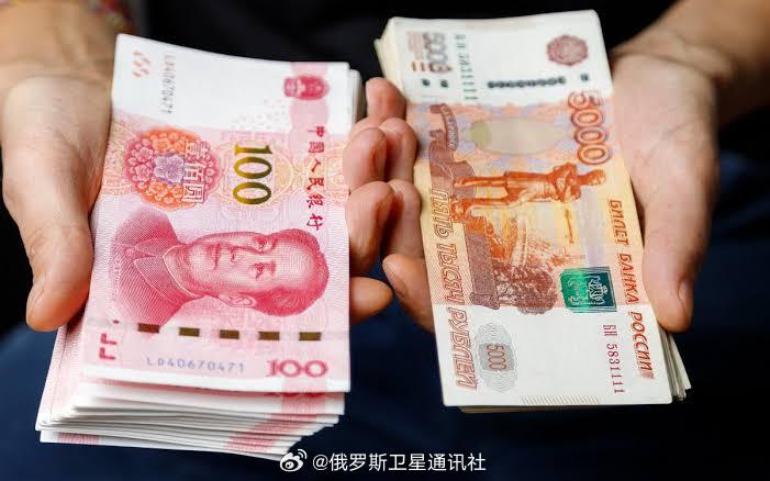 【中国驻俄大使：#俄中本币结算的占比在不断提升#】中国驻俄罗斯大使张汉晖在“萌芽”论坛全体会议上说，合作领域持续拓展，本币结算的占比在不断提升。

张汉晖表示，双方正在稳步推进核能及航空航天领域战略性大项目。北京和莫斯科在保持传统领域合作的同时，还在扩展数字经济、生物医药和人工智能等 ​