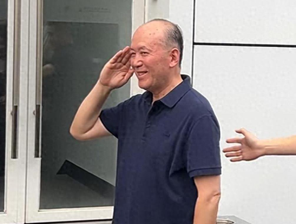 70岁的郭达如今在西安老小区养老，模样显得苍老，儿子从事的工作很不简单 ​