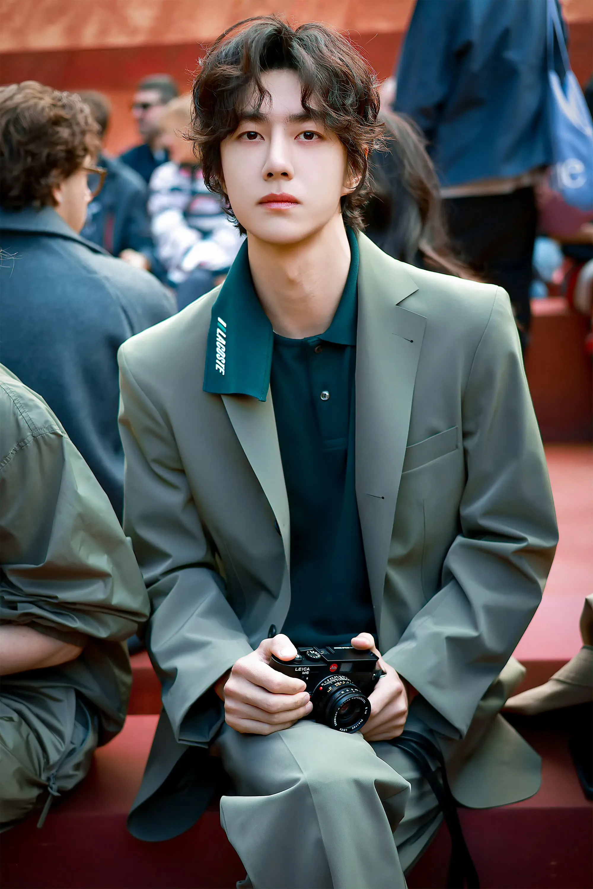 王一博坐在哪里，哪里就是时尚中心💚
好看好酷的王一博[爱慕]我就看9785遍👀