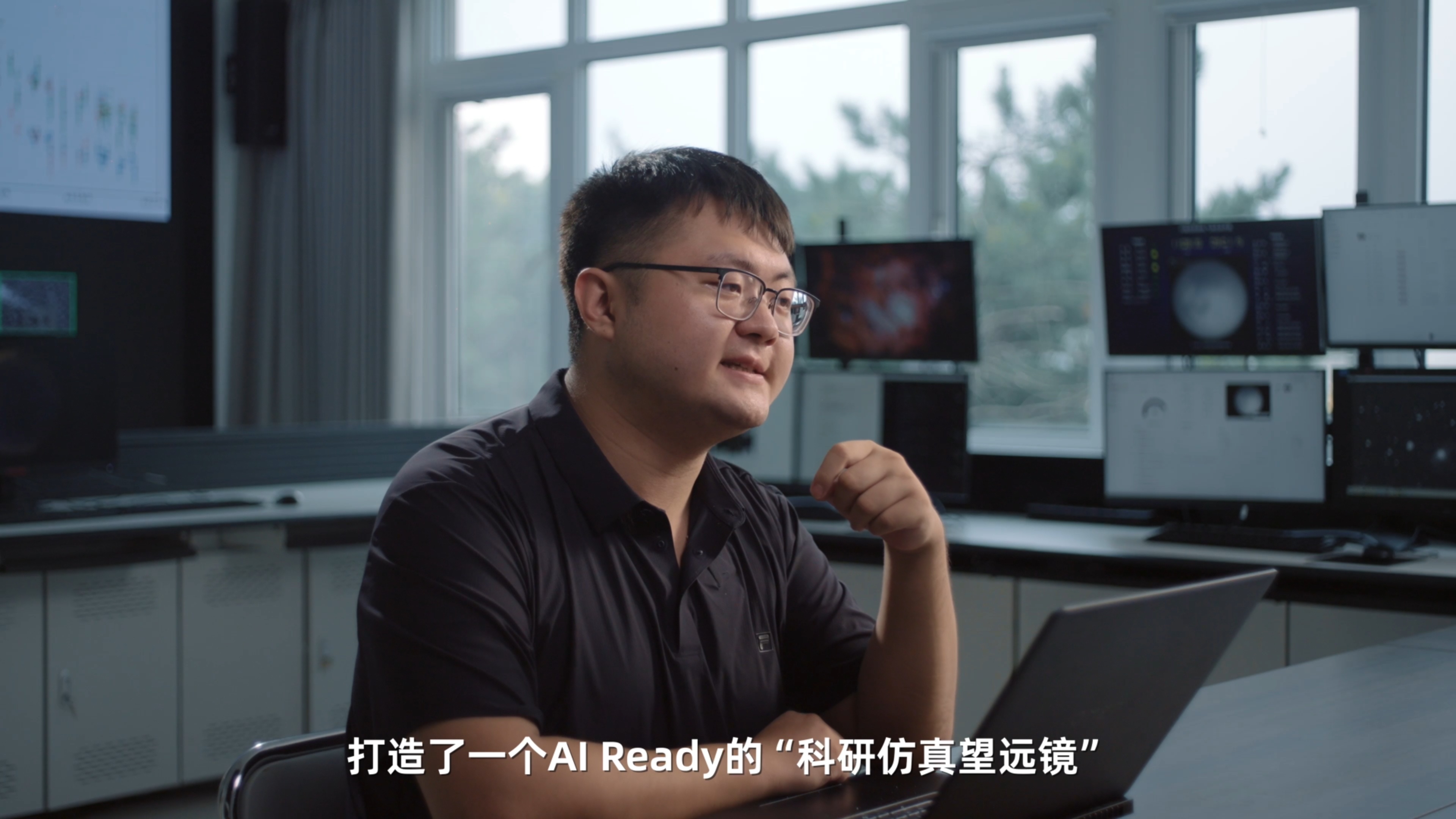 #国家天文台基于AI预警8颗极早超新星# AI正在帮科研“抢时间、省成本、少折腾”。超新星预警关键在窗口太短，千问办公协助提前锁定目标，让昂贵望远镜不白等；研发从几个月缩到几天，科学家能把精力还给问题本身；它还能看天气、排计划、自己纠错，像自主观星助手。

更进一步，AI从辅助分析走向流程执 ​