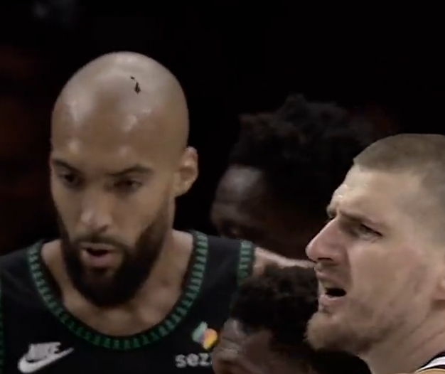 约基奇下滑了，但是不太明显，以前许多不应该进的球进了，现在许多应该进的...