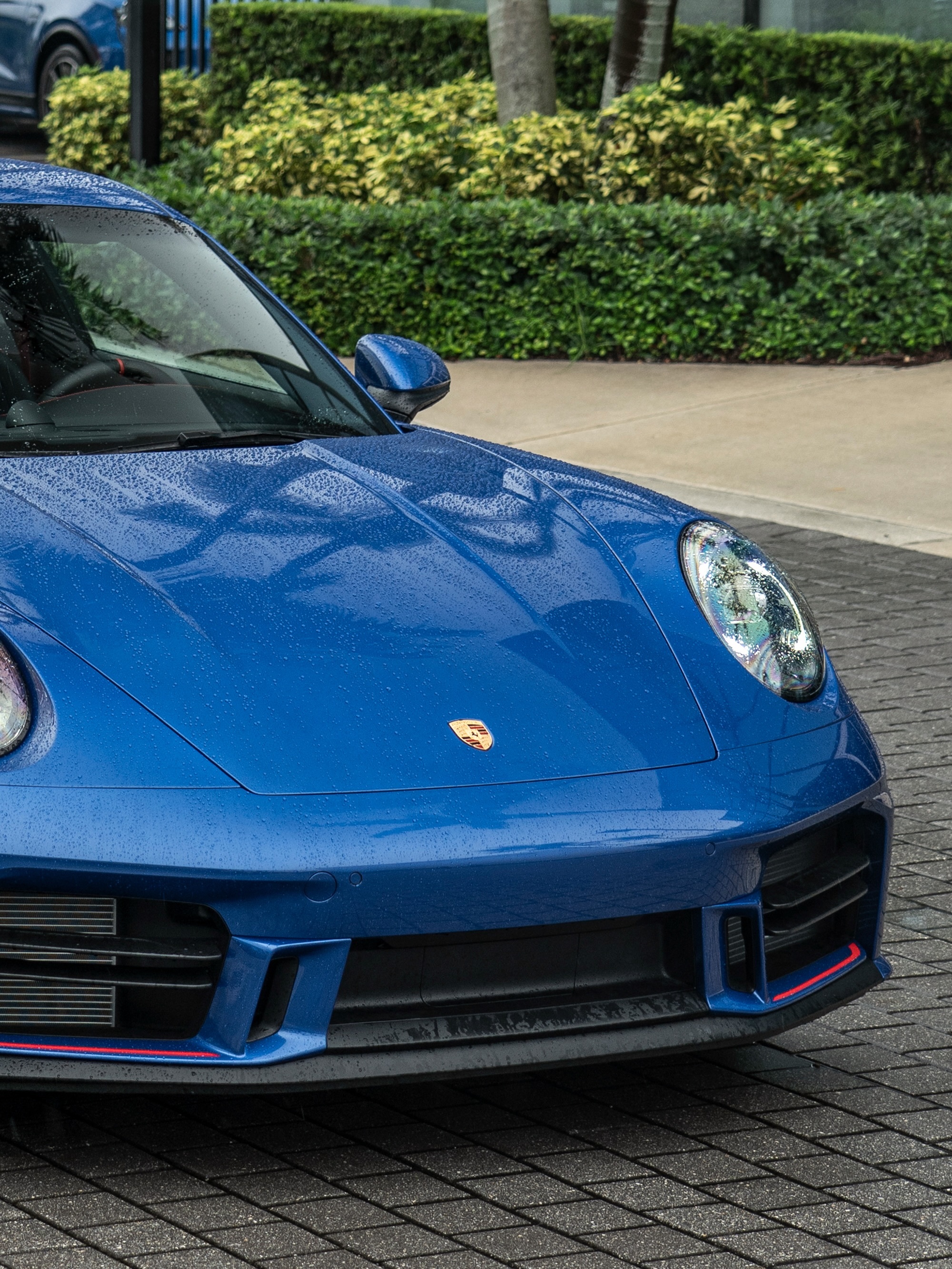 保时捷911 Club Coupe💙

采用辨识度极高的肖拉金属蓝。这个颜色是为致敬PCA（美国保时捷俱乐部）创始人比尔·肖拉而特别打造。

它是经典Club Blau的现代演绎，很高兴这抹色彩再度回归。
#保时捷[超话]##汽车视觉##大v聊车##cc# ​