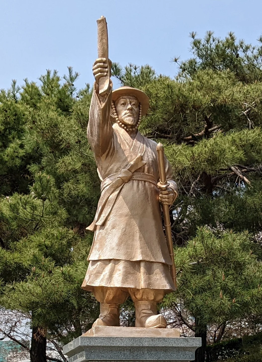 保卫朝鲜海上领土的民族英雄:安龙福塑像