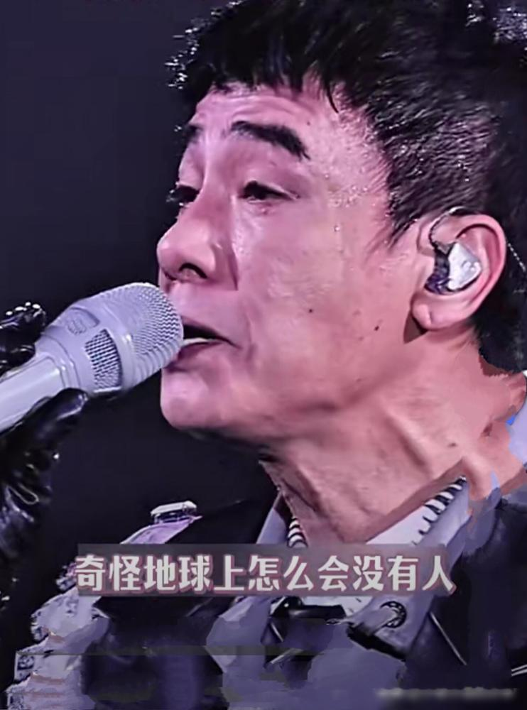 58岁的陈小春，滤镜一关，嘴唇都快没了。
可同一时间，他刚在台上唱跳了整整三个小时。回应只有一句：老了干什么也不心酸。
另一边，71岁的周润发在山路上跑步，两鬓花白，皱纹明显，但步子稳、呼吸匀。发量还蓬松得让年轻人羡慕。
而54岁的谭小环晒出素颜照，脸瘦了，倦意藏不住。曾华倩也无滤镜出镜，大方