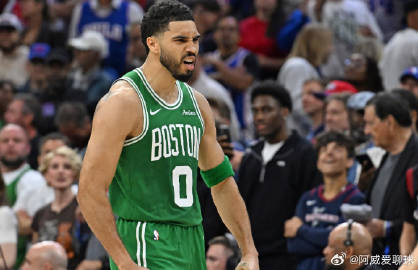 4月27日讯 NBA季后赛首轮G4，凯尔特人客场128-96大胜76人...