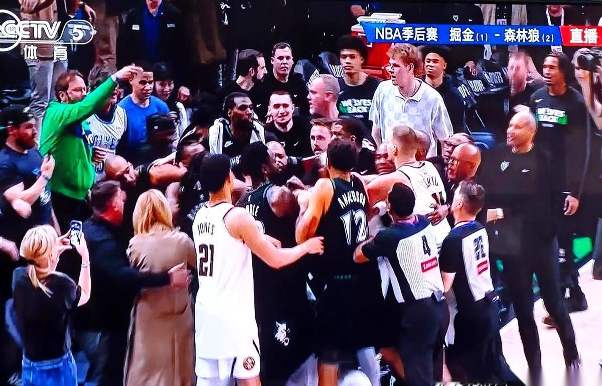 掘金对森林狼第四场，最后9秒，记分牌上是一个能把人打自闭的数字。 掘金...