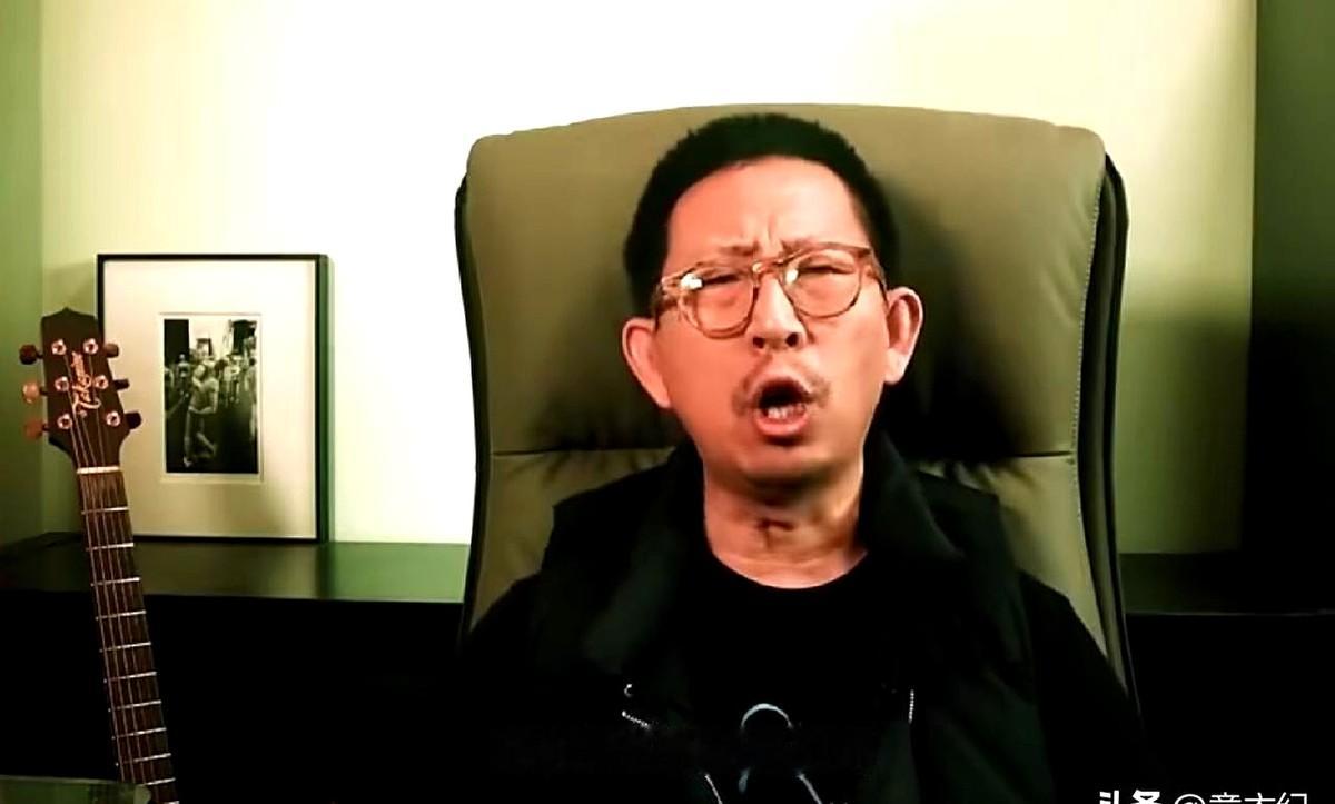 快60岁的人做个医美，就要被人指着鼻子骂丑？

王祖贤在访谈节目露了个脸，丁太升直接开麦，评判人家脸僵、不该动脸。这番话直接把网友看懵了。人家都退圈多少年了，早就不在聚光灯下讨生活。

一个快60岁的人，花自己的钱做保养，想让自己老得慢一点。就算状态不如当年，那也是个人的生活选择，碍着谁了？

盯着