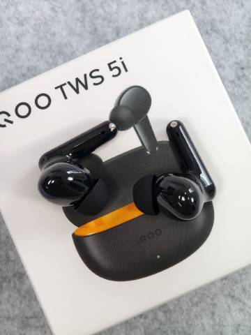 和 iQOO15T一起发布的还有iQOO TWS 5i，性价比是真高...