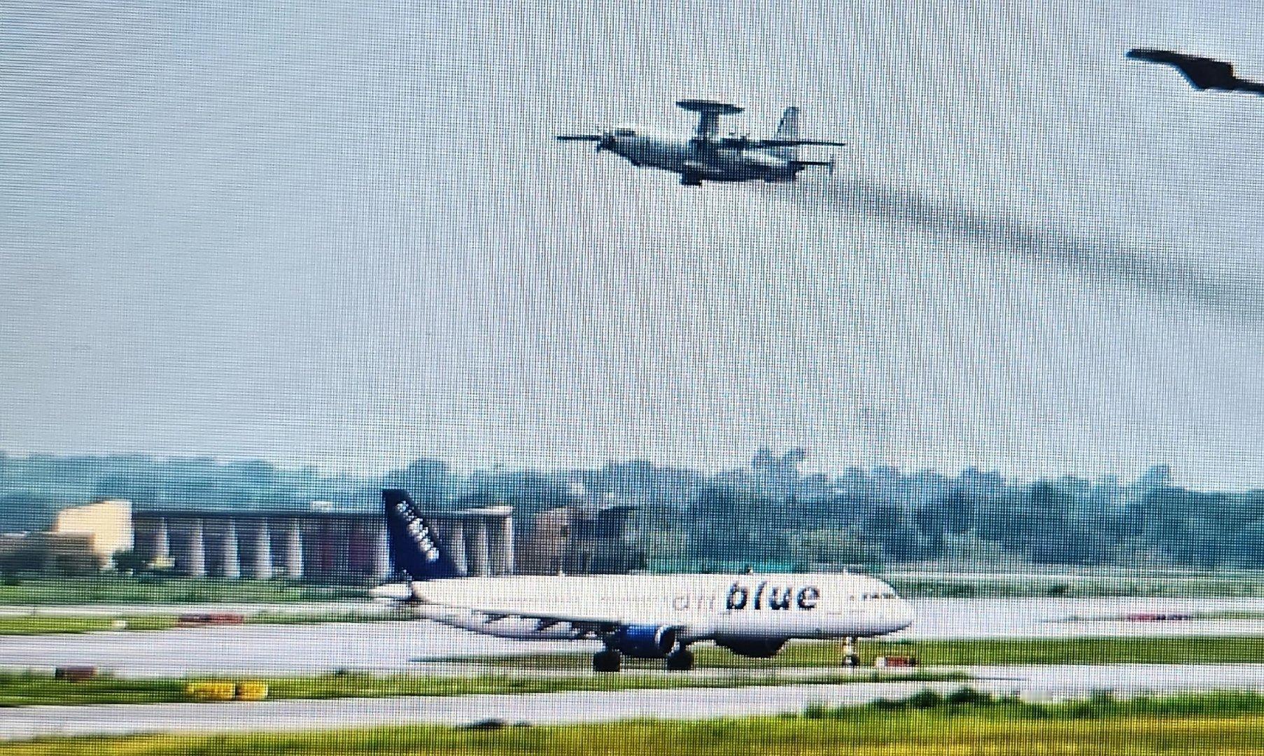 🇨🇳🇵🇰有观测发现我 我国空警‑500预警机出现在巴基斯坦境内。

据报道，这是一揽子大型军贸方案的一部分，整套方案还包含歼‑35A隐身战斗机与红旗‑19防空反导系统，旨在全面提升巴基斯坦的综合空中作战与导弹拦截能力。
#玻利瓦尔英雄之地[超话]##巴基斯坦# ​