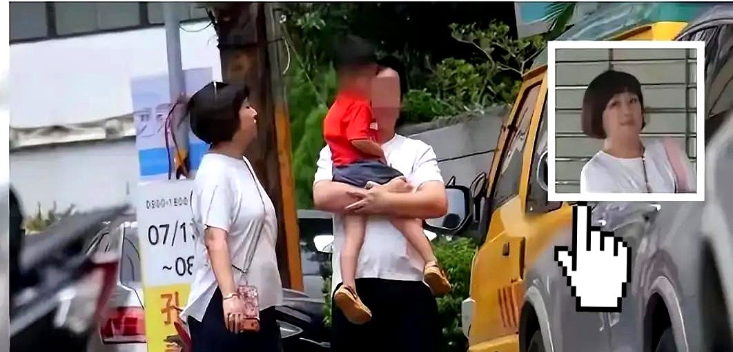44岁的任家萱走在街头，腰围粗了一圈，镜头直接怼在脸上拍。有人指指点点，说她丢光了女明星的体面。

同一天，她刚把儿子接回家，转身就钻进健身房上器械，接着又跑去球场挥汗。这哪里是摆烂，她分明把行程塞得满满当当。

那具身体曾经历过大面积烧伤。从生死线爬回来，高龄产子，如今不领证不办婚礼，跟伴侣把日子