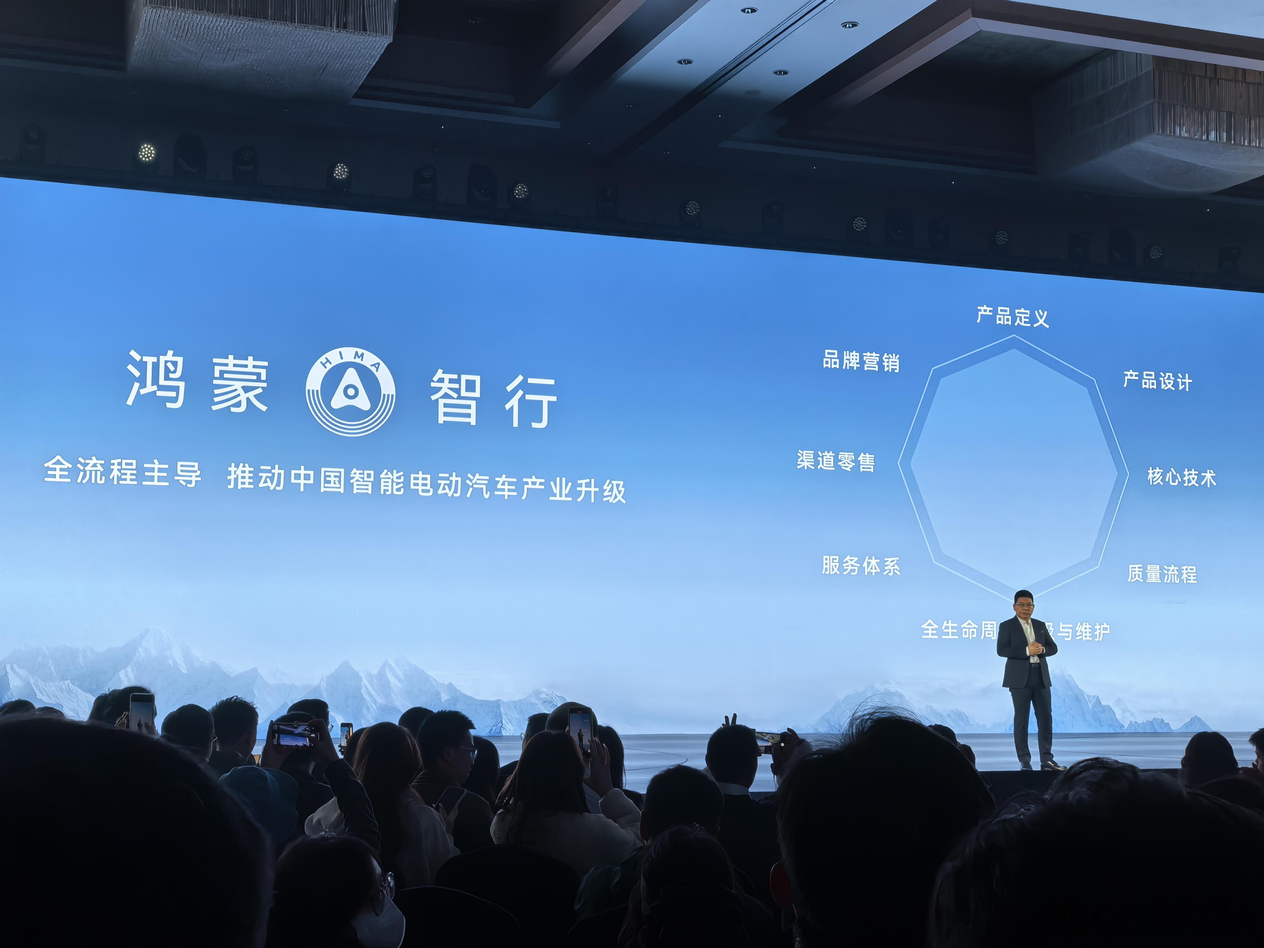 #任正非重申华为不造车#这个话题很多人分析得头头是道，核心逻辑就三点：

1、汽车是重资产，不是好生意，远不如卖技术方案赚钱。

2、华为造车是与所有车厂成为竞争对手，华为车相关技术只能服务于自家车型，市场空间被锁死。

3、华为的任务，是帮助车企造好车，赋能车企。而不是建整车厂，重复造轮 ​