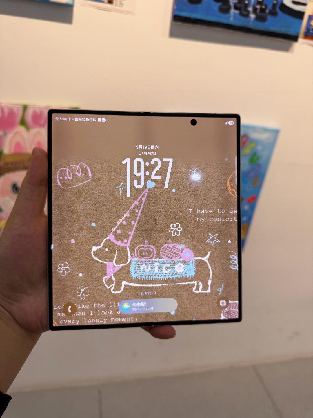 网上关于iPhone18首批的负面消息看得人眼花缭乱，还好我没有随大流。三星 Fold 8 Ultra陪伴我这段日子，很多细节都让人惊喜，出门不用背着大包，简单小包就能收纳，一边浏览网页一边回复消息，多任务使用场景适配得恰到好处#iPhone18系列第一批受害者来了##三星折叠屏薄到离谱了##三星ZFold8Ultra# ​