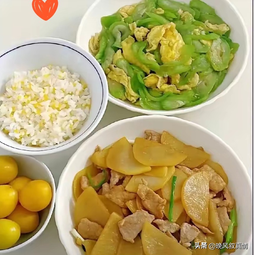 孙子上小学了，儿媳妇开始不吃我做的饭了，其实我俩也明白，儿媳妇想让我俩走，我俩收拾一下今早就踏实返乡路。
在儿子家住六年多，从孩子出生一直到现在，一直照顾着这个家，我俩以为孩子上学需要接送，没有走出来，孙子开学一个礼拜了，儿媳妇已绝食抗拒，看样真的不适合在一起长住，离得太近，亲情就变味了。

老两口
