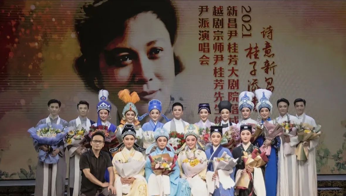 浙百陈丽君浙江小百花越剧团 尹派小生陈丽君 国家一级演员合影留念 @陈丽君 @君君戏迷🍭浅唱