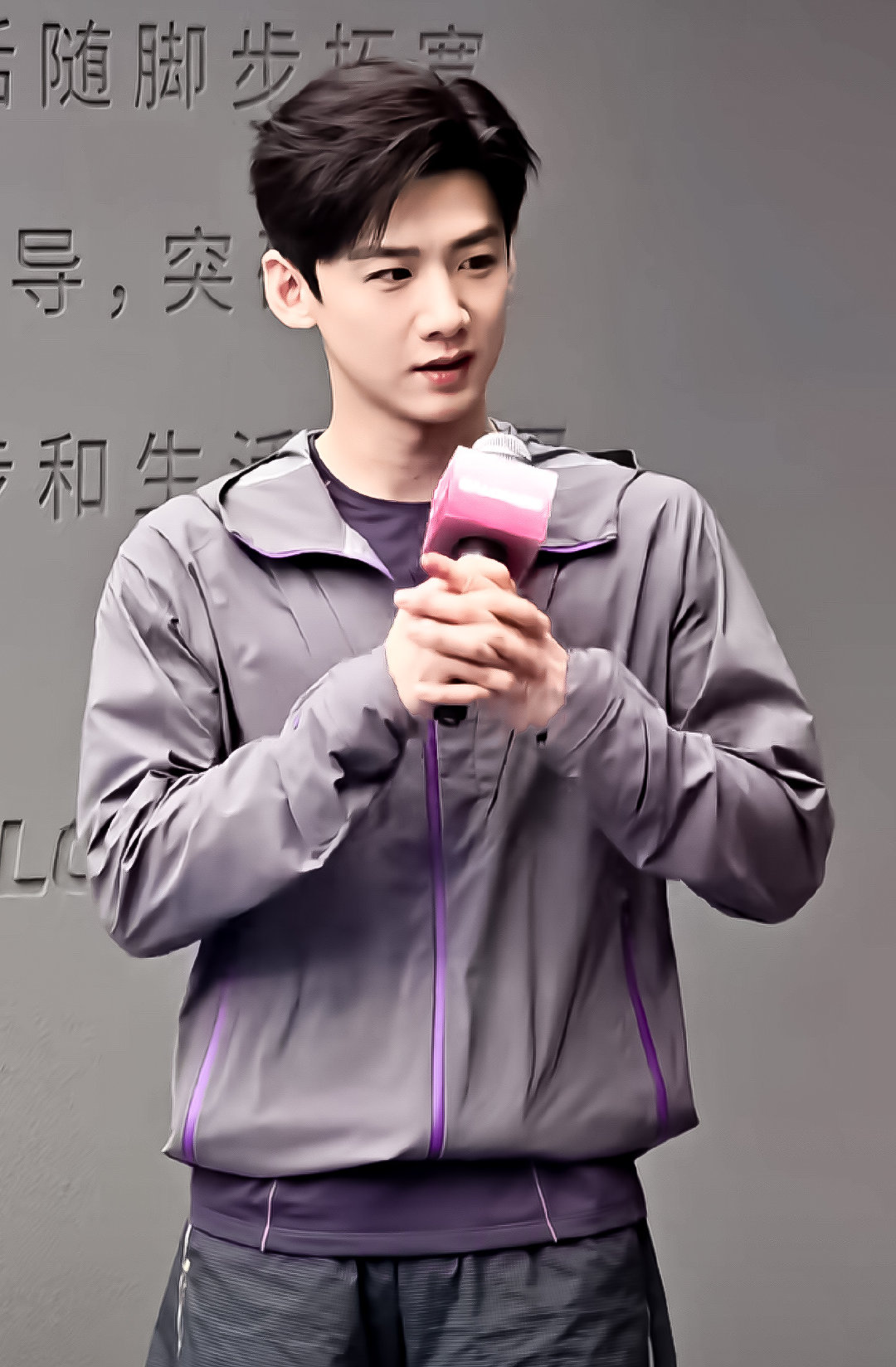 ^_^
#白敬亭# ｜#战争和人阵容官宣# ​ ​