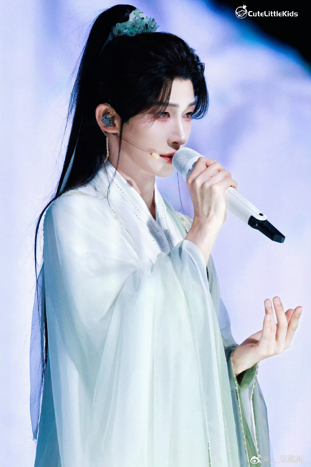 #刘宇0824生日快乐# ly #刘宇廿六驭梦山河#

积石如玉，列松如翠，郎艳独绝，世无其二。

刘宇
​