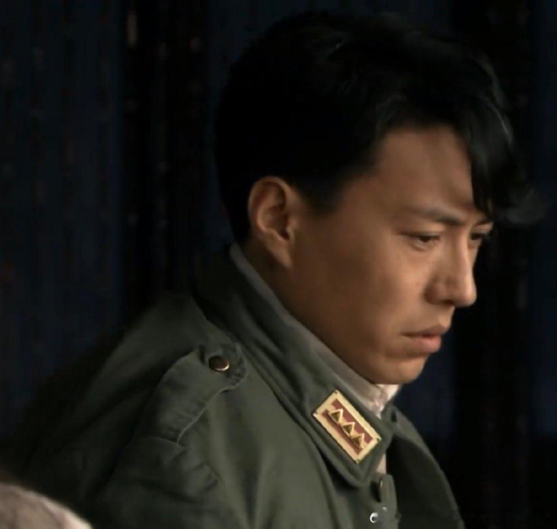 #靳东[超话]# 
“欲说还休，却道天凉好个秋。”
​