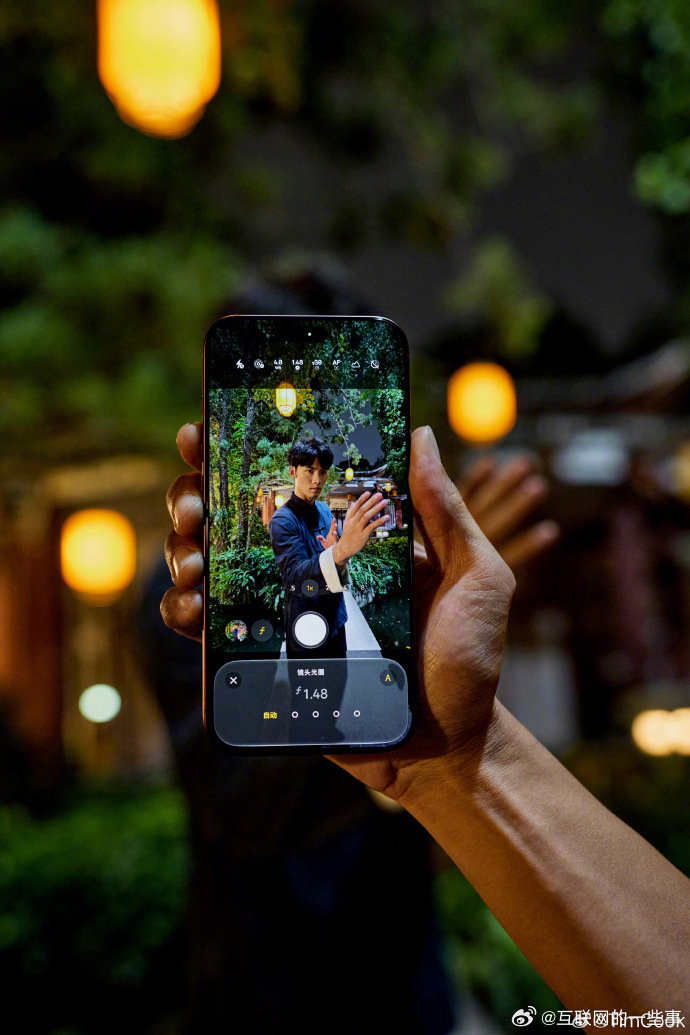 卸任CEO首次来华！库克现身广州，探班iPhone 18 Pro拍咏春！ ​