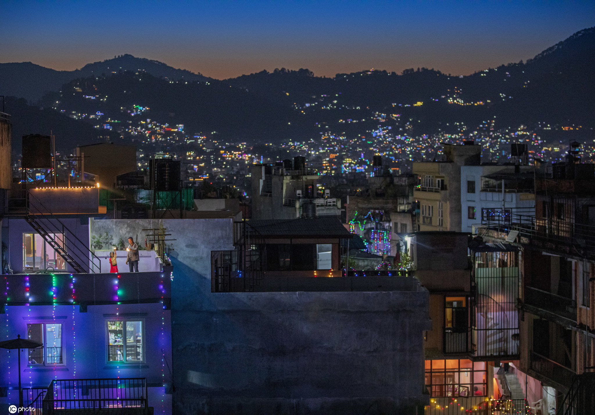 尼泊爾慶祝排燈節 加德滿都燈火通明-圖2