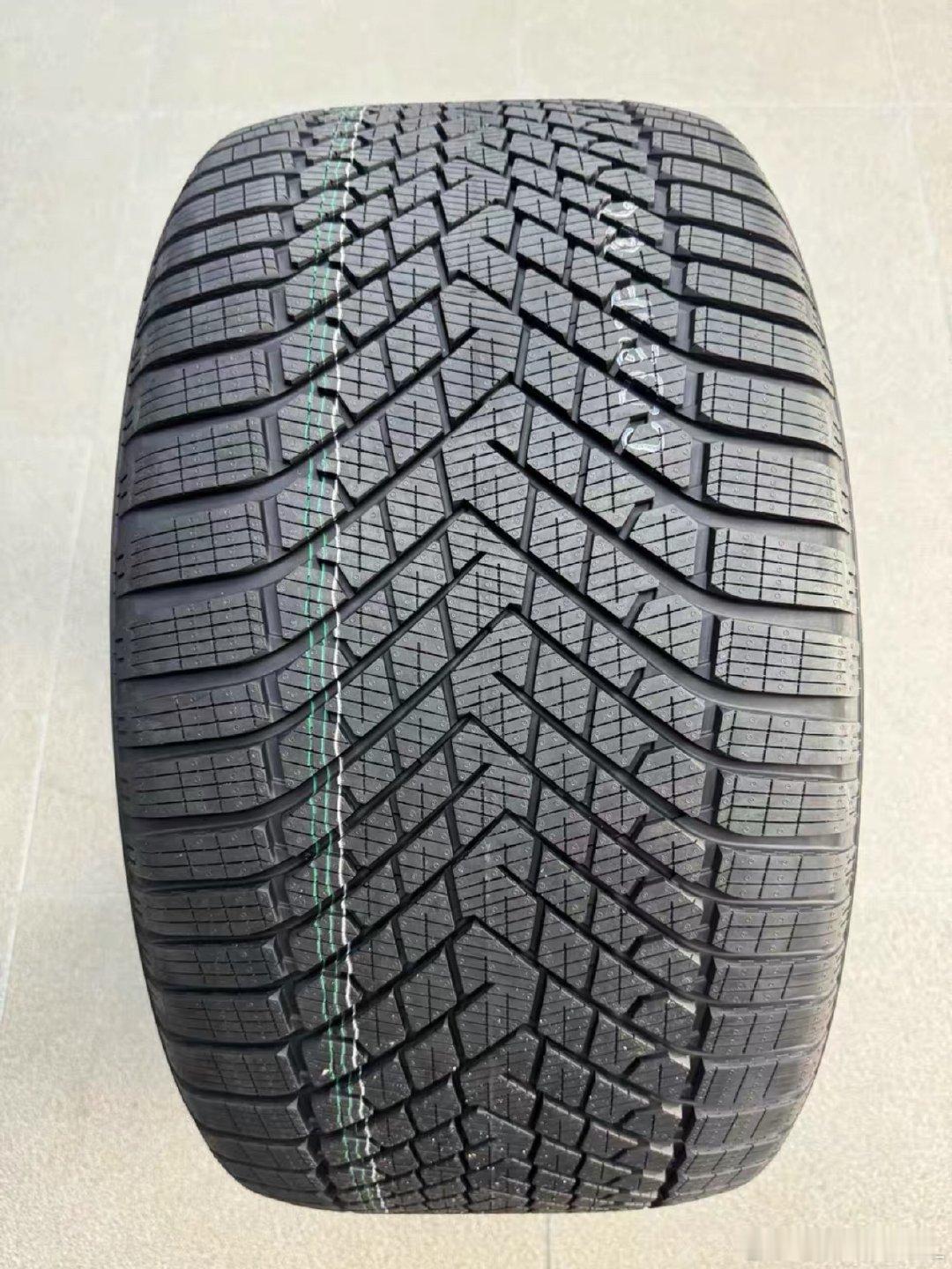 倍耐力进口雪地胎
前轮285/35R23 107W XL S-WNT2
后轮325/30R23 109W XL S-WNT2
兰博基尼URUS野牛，阿斯顿马丁DBX
冬季胎现货供应，库房直发，支持贸易，🉑全国发货。 ​
