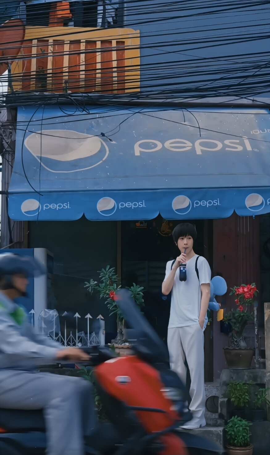 谁能想到阿信一件简简单单的BAD白T恤，藏了二十多年的音乐传承啊✨2...